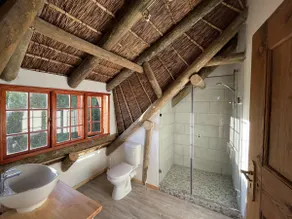 Thatch roof luxury Acara Guesthouse Solar off grid - Image 4