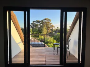 Thatch roof luxury Acara Guesthouse Solar off grid - Image 2