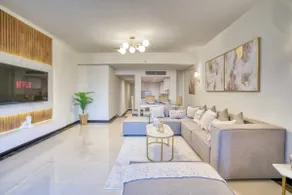 Elegant duplex with pool frontAUC - Image 2