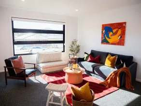 Luxurious Waterfront Home in the North of Hobart - Image 4