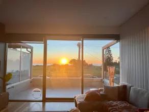 Escape to a Tree Top Retreat in Vibrant Elwood! - Image 2