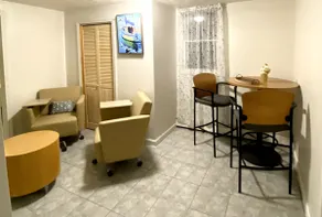 Glorious Suite near Downtown with washer/dryer - Image 4