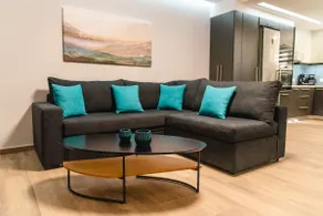 Elegant decorated house - Free Private Parking & Fibre Internet! - Image 2