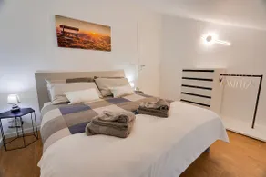 [Attic-Theatre 5 Min Car]A/C Free Parking - WiFi - Image 2