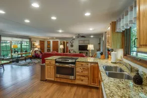 Luxury Lakeside Cabin Wheelchair Accessible w Dock - Image 2