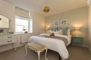 Stunning Sea View Central Torbay Home with Parking - Image 2