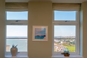 Stunning Sea View Central Torbay Home with Parking - Image 4