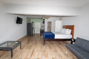 *MG Lovers Getaway with Pool and Bar - Image 3