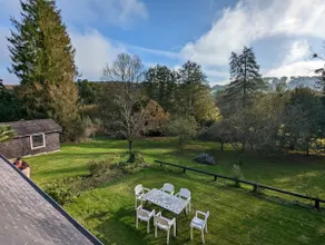 Farmhouse with garden and river - Image 4