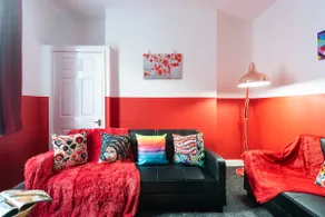 Homey 5 Bedrooms 9 Beds-Contractors - Leisure-Hull - Image 2