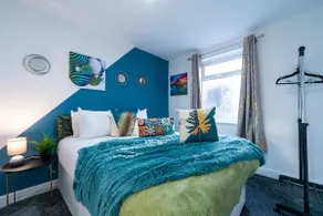 Homey 5 Bedrooms 9 Beds-Contractors - Leisure-Hull - Image 5