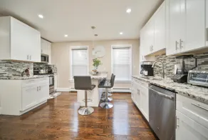 Hidden Gem 2 BR/1BA near Zoo 3 mil downtown Fenway - Image 2