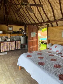 Tahitian bungalow on the beach - Image 4