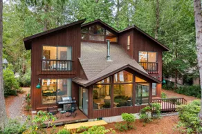 Puget Sound Island House Retreat - Image 2