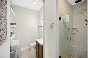 Downtown Camellia Bungalow - Image 5