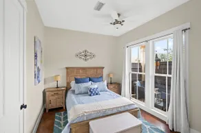 Downtown Camellia Bungalow - Image 2