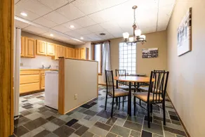 Historic Downtown Top Floor 2BR Apartment - Image 5
