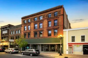 Historic Downtown Top Floor 2BR Apartment - Image 2