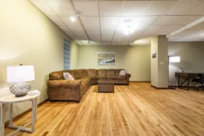 Historic Downtown Top Floor 2BR Apartment - Image 4