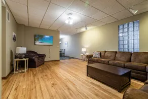 Historic Downtown Top Floor 2BR Apartment - Image 3
