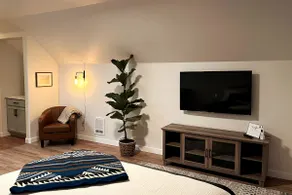 Renovated Condo - Ideal Location - Image 2