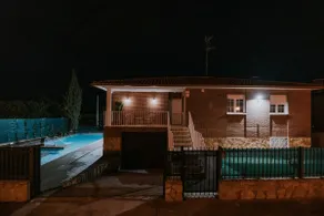 House with a garden and pool - Image 3