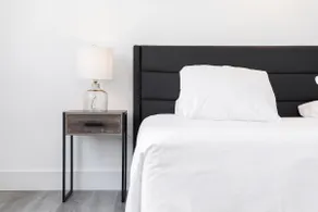 At Mine • Stylish Central Suite • Parking - Image 4