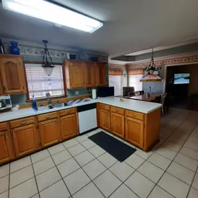 Great Location off Hwy 311. Near Civic Center! - Image 3