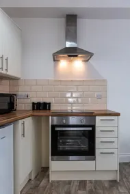Croft 7 | Spacious Central Apartment in Neath - Image 3