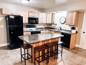 2bd basement apartment w/hot tub - Image 2