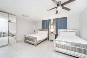 At Mine | Double Suite in Fort Lauderdale - Image 3