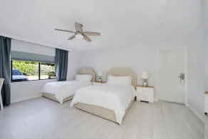 At Mine | Double Suite in Fort Lauderdale - Image 2