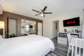 At Mine | Seabreeze Suite Steps from the Ocean - Image 3
