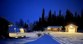 Private & very quiet. Northern Lights directly at the entrance. - Image 3