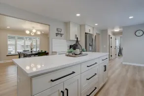 Modern 5BR - Large Yard + BBQ + Game Room - Image 3