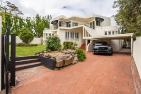 'The Moondah Manor' A Poolside Family Retreat - Image 5