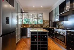 'The Moondah Manor' A Poolside Family Retreat - Image 3