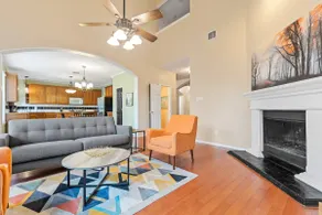 Large Comfy  4BR Retreat/Great Location ~Fam/Group - Image 2