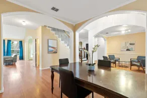 Large Comfy  4BR Retreat/Great Location ~Fam/Group - Image 4