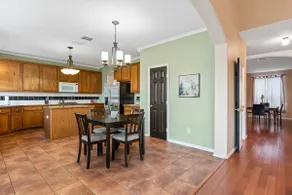 Large Comfy  4BR Retreat/Great Location ~Fam/Group - Image 5