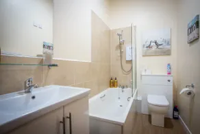 Cawdor Apartment - Image 5