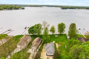 Adorable Chapman Lake Front Home - Image 4