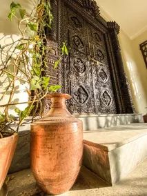 Cheerful 5-bedroom villa with garden and views - Image 4
