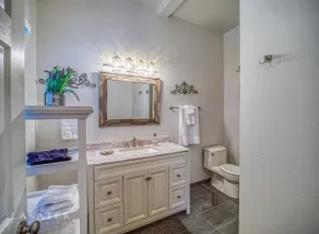 Guest Cottage in the Ozarks - Image 5