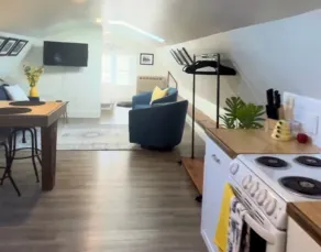 Point Perfect Vintage Loft - Image 4