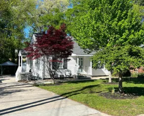 Stylish & Comfy ~ 5★ Location near Downtown ~ Backyard ~ Updated - Image 2