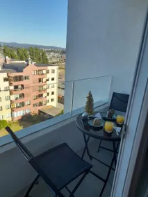 Centrally located apartment with private parking. - Image 3