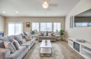 Serene Home near Airport- NO Cleaning Fee - Image 2