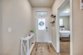Serene Home near Airport- NO Cleaning Fee - Image 5