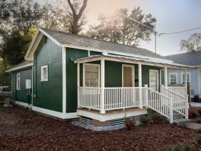 Emerald Escape Downtown Cottage - Image 4